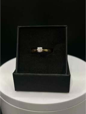 18k Classic Solitaire Diamond ring